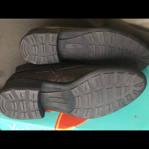 Yuu Dark Brown Ankle Boots 9.5 NIB - Picture 5 of 5